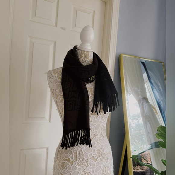 Sold❌Authentic Fendi Wool Scarf - Picture 4 of 15